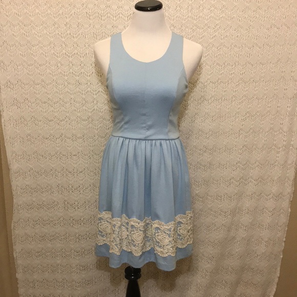 Small light blue dress - Picture 2 of 3